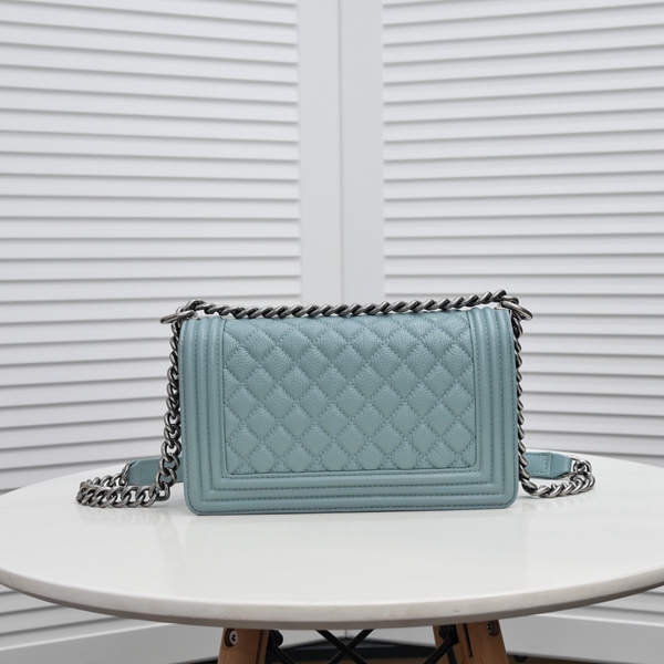 シャネルバッグ背面デザイン